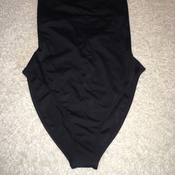 Versace - Picture 2 of 14